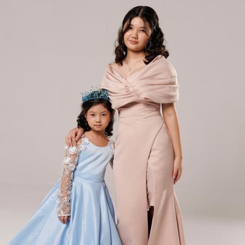 Айқаракөз Бағланқызы, Әй-Адина Бағланқызы - Әке-ана