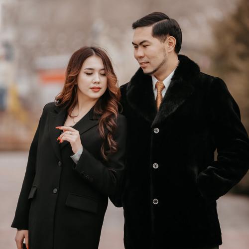 Ақұзақ Мұратұлы - Бір көргеннен ұнаттым