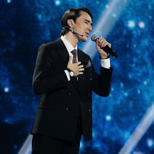 Мәди Ахметқожа - Көгілдір көлдің бетінде