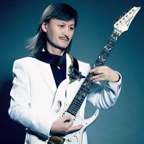 Ұлықпан Жолдасов, Заман тобы - Ән менен әнші