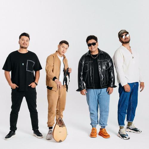 Үш жүз тобы - Алып қаш